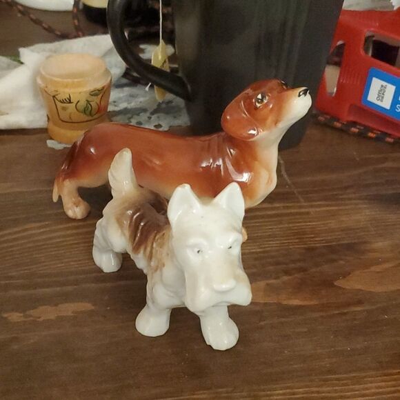 2 Vintage Porcelain Dog figurines - Picture 3 of 6